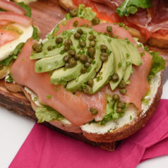Salmón Ahumado y Aguacate